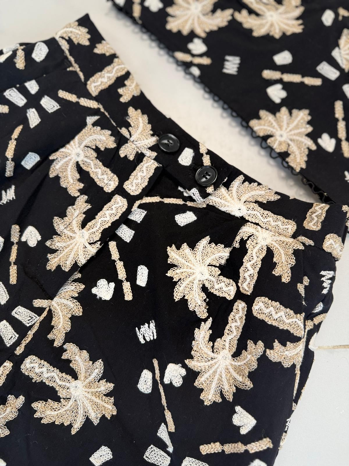 Set negro bordado dorado