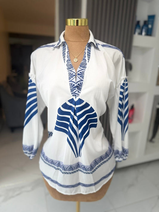 Traje Blanco Con Estampado Azul Marino