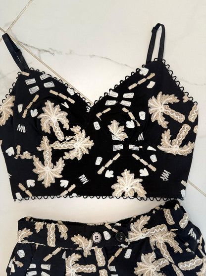 Set negro bordado dorado